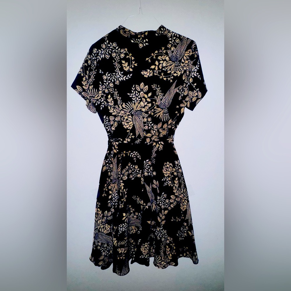 NANETTE LEPORE Elegant casual dress with beautiful blue and beige tones size 12